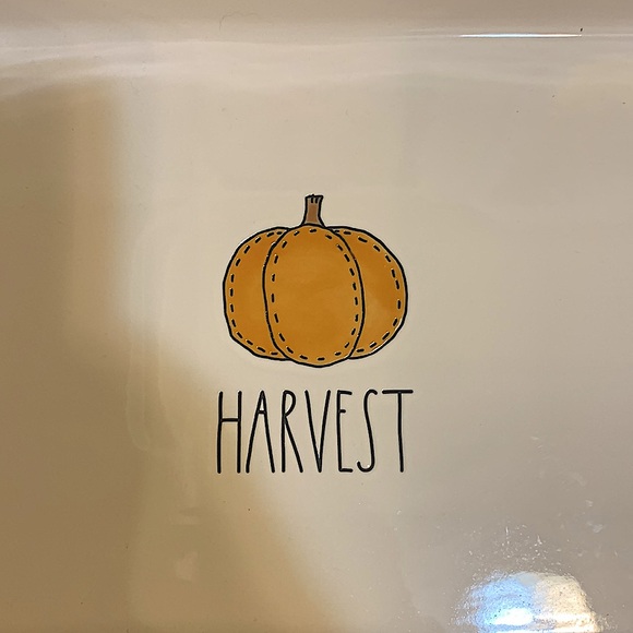 RAE DUNN HARVEST BAKING DISH with a Pumpkin and the word HARVEST…Fall 🍁🍂🧡🤎💛 - Picture 3 of 7